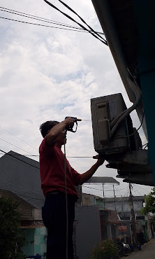 Service AC Split Wall Merk Daikin & Panasonic